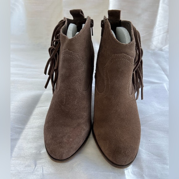 STEVE MADDEN "Ohio" Taupe Suede FLIRTY FRINGE Ankle Boots COASTAL COWGIRL Sz 9 - Picture 4 of 6
